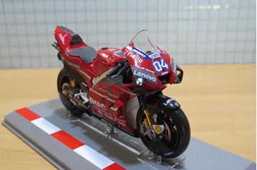 Afbeelding van Andrea Dovizioso Ducati Desmosedici 2020 1:18 diecast