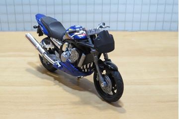 Afbeelding van Yamaha Fazer 1000 Tuning 1:18 breuk