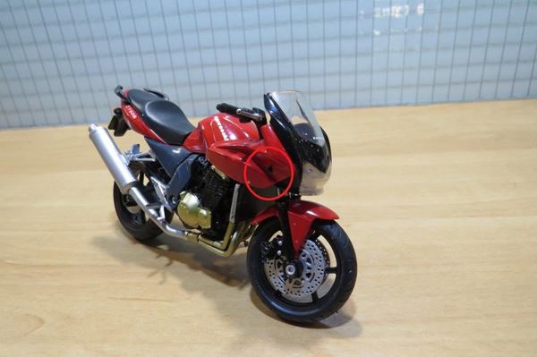 Picture of Kawasaki Z750S 1:18 solido breuk