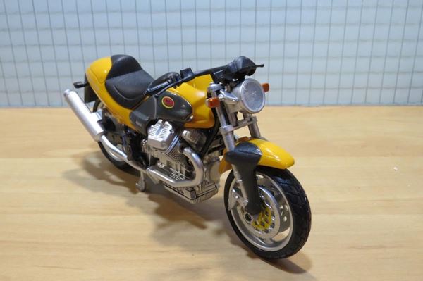 Picture of Moto Guzzi V10 Centauro yellow 1:12