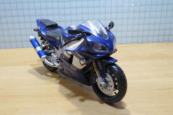 Picture of Yamaha YZF-R1 blue 1:12