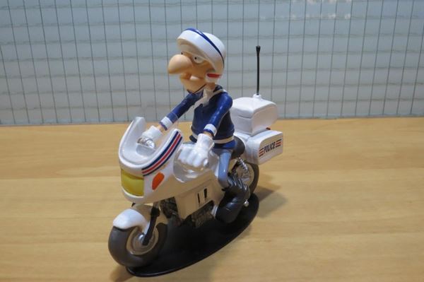 Picture of Joe Bar agent Paitesec BMW K75RT police 1:18 JB163 breuk