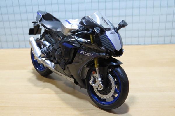 Picture of Yamaha YZF-R1M 1:12 Carbon