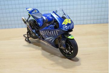 Afbeelding van Valentino Rossi Yamaha YZR M-1 2004 1:12