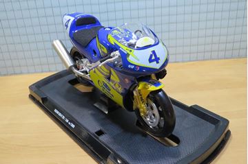 Afbeelding van Pierfrancesco Chili Suzuki GSX-R750 2001 1:10 guiloy 13689