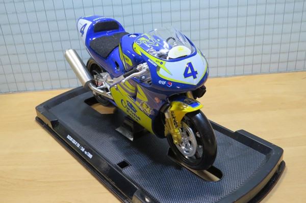Picture of Pierfrancesco Chili Suzuki GSX-R750 2001 1:10 guiloy 13689