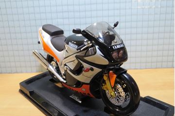 Afbeelding van Yamaha YZF600 thundercat 1:10 guiloy