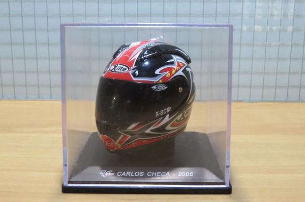 Picture of Carlos Checa Nolan helmet 2005 1:5