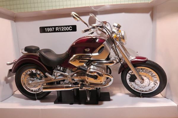 Picture of BMW R1200C Cruiser 1:6 bord. New Ray