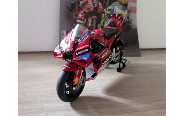 Picture of Francesco Bagnaia Ducati Lenovo Desmosedici 2023 1:12