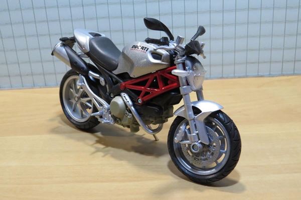 Picture of Ducati Monster 1100 grey 2010 1:12 44023