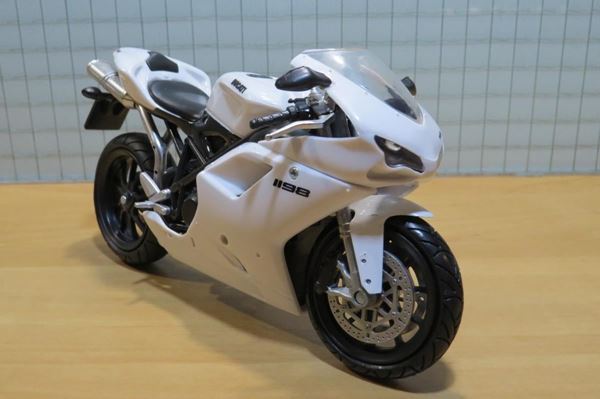 Picture of Ducati 1198 white 1:12 57143 los custom