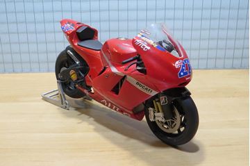 Afbeelding van Casey Stoner Ducati Desmocedici 2007 WORLD CHAMPION 1:12 breuk