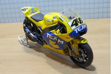 Afbeelding van Valentino Rossi Yamaha YZR-M1 2006 1:12 breuk