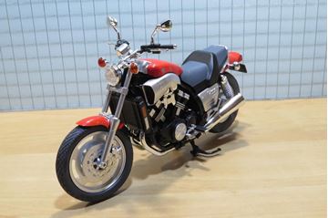 Afbeelding van Yamaha V-max 1:12 Aoshima red