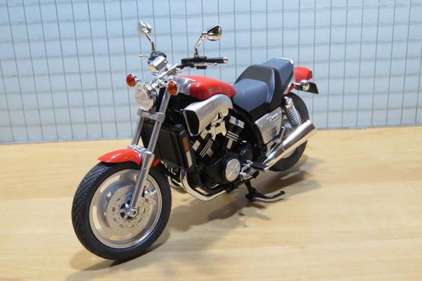 Picture of Yamaha V-max 1:12 Aoshima red