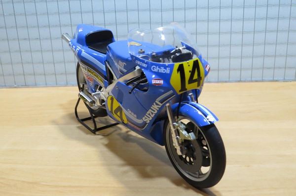 Picture of Franco Uncini Suzuki RGB500 1982 1:12