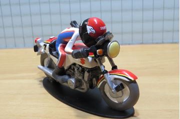 Afbeelding van Joe Bar Chris Deb Suzuki GT750 Roca 1:18 JB109 breuk